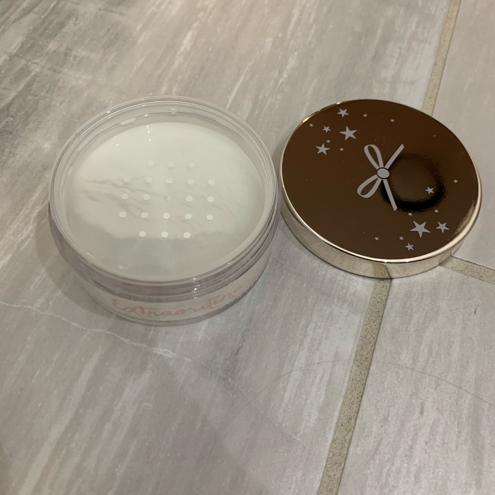 Ciaté Extraordinary Translucent Setting Powder - Picture 5 of 8